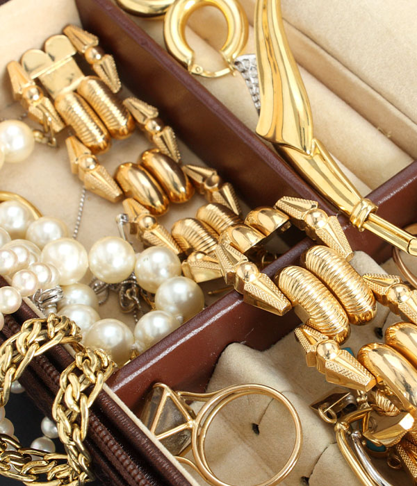 Jewelry box with jewelry